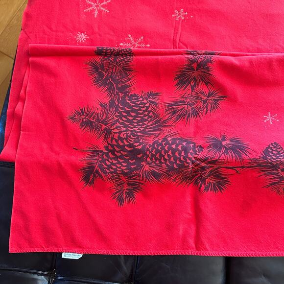 Vtg Christmas CALIFORNIA HAND PRINTS Tablecloth circa 1950s 60" x 52" Red silver - Picture 9 of 12